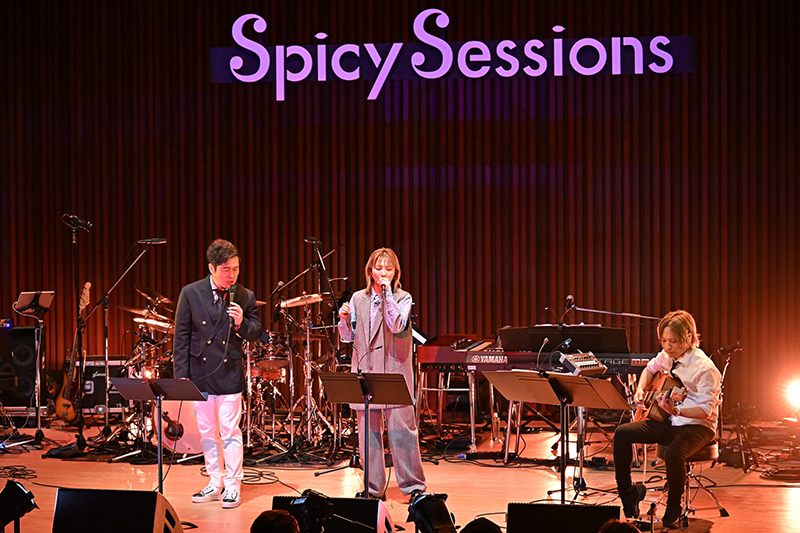 『Spicy Sessions(スパイシーセッションズ)』より家入レオ×黒沢 薫「歌うたいのバラッド」