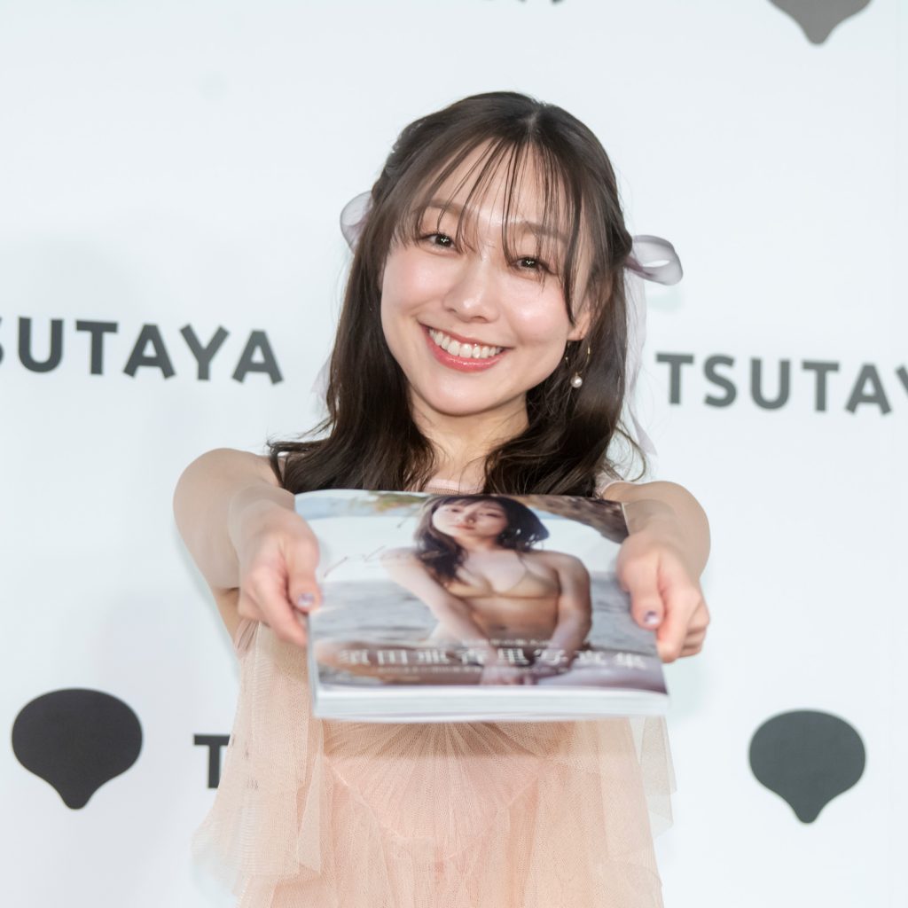 写真集『pluie』(講談社)発売記念取材会に出席した須田亜香里