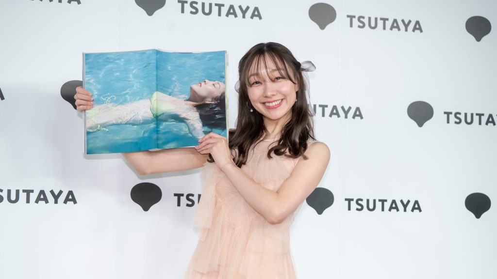 須田亜香里が写真集『pluie』(講談社)発売記念取材会に出席