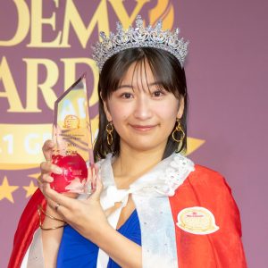 MVG受賞の榎原依那、涙のあいさつ「全然泣く予定じゃなかったんですよ」【グラデミー賞】