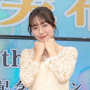 夕景に映えるビキニショット…井手美希、初めての沖縄での撮影に感激