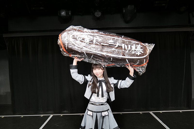 「黒糖ドーナツ棒」PR大使に就任したSKE48・井上瑠夏