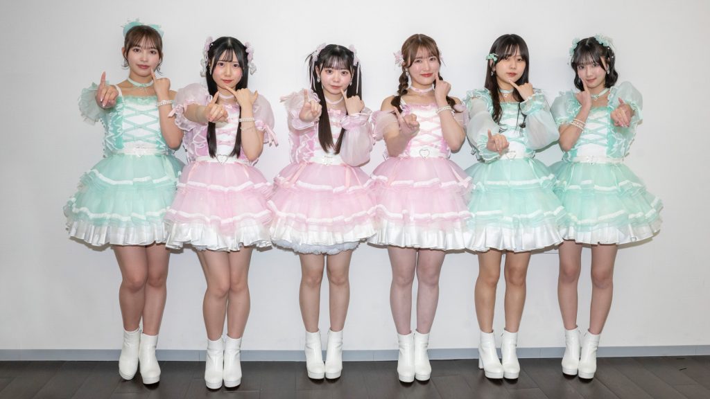 6人組アイドルグループ「my fav」、左から川又あん奈、黒瀬梨花、園田一花、田中美帆、西村瑠香、古松華