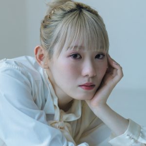 櫻坂46小池美波、目を潤ませたエモい表紙カット解禁