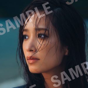 日向坂46佐々木久美「素肌にジャケット」新カット公開…発売日当日YouTube生配信決定