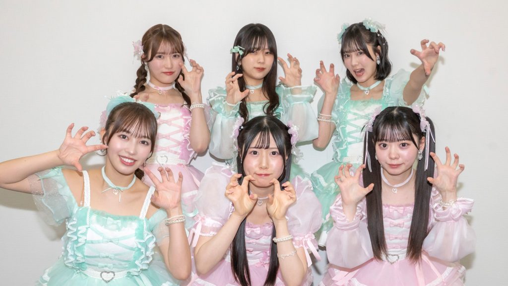 6人組アイドルグループ「my fav」、前列左から川又あん奈、黒瀬梨花、園田一花、後列左から田中美帆、西村瑠香、古松華