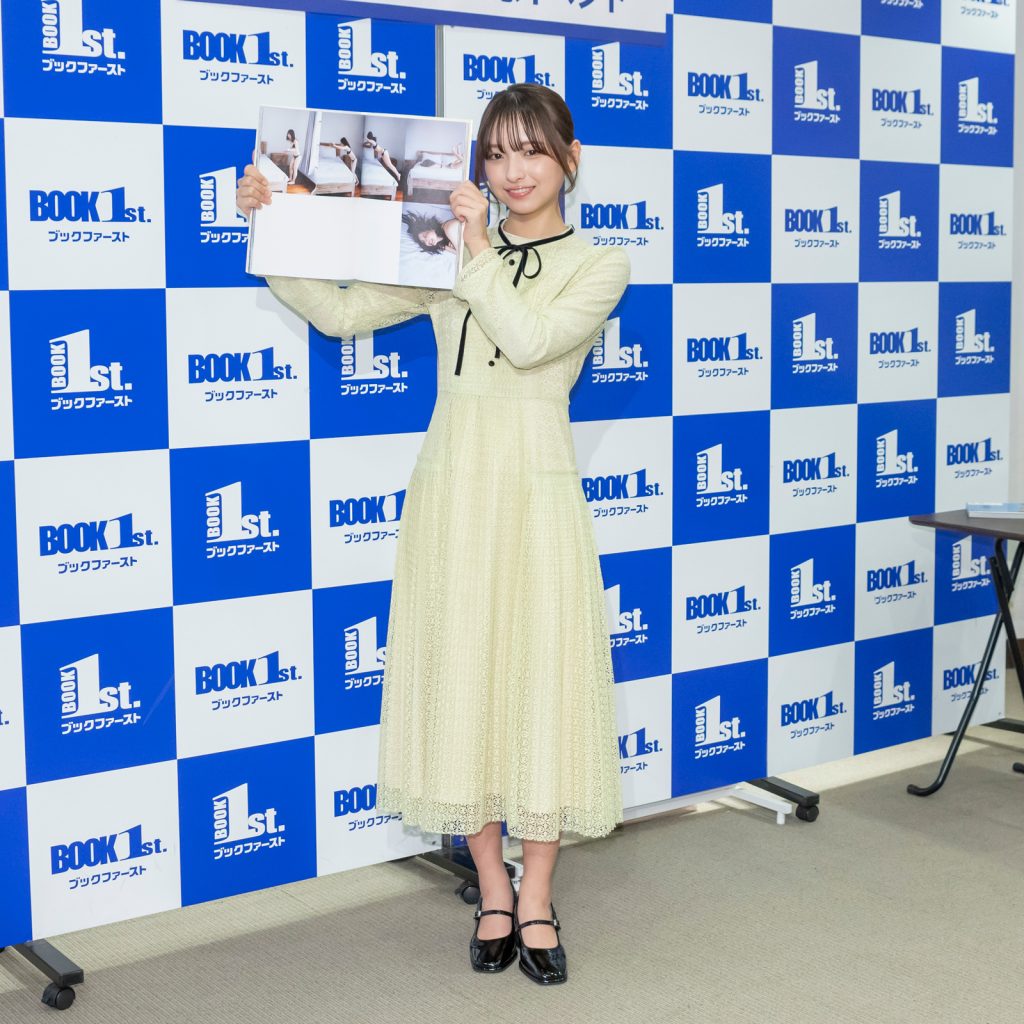 一ノ瀬瑠菜が1st写真集『MOIS』発売記念取材会に出席