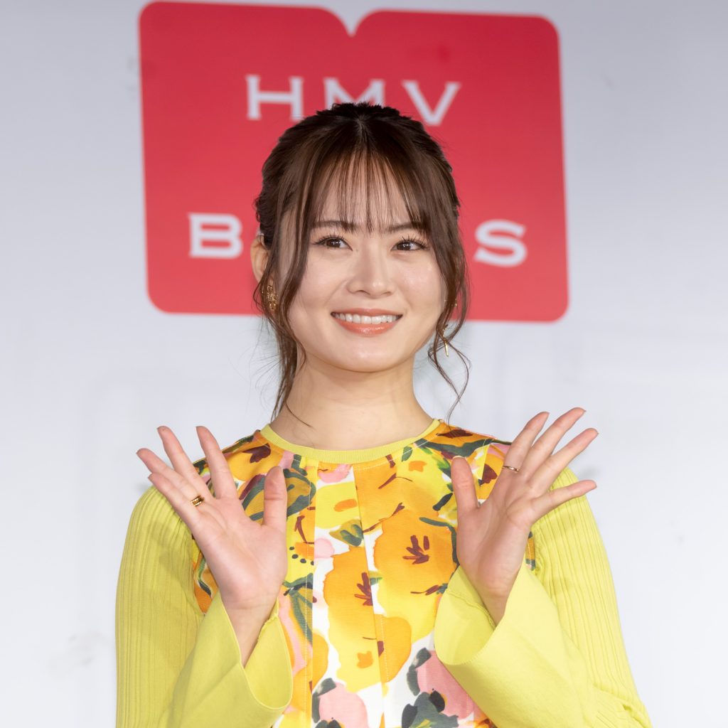 山崎怜奈が『山崎怜奈2025.4-2026.3カレンダー(壁掛け／卓上)』発売記念取材会に出席