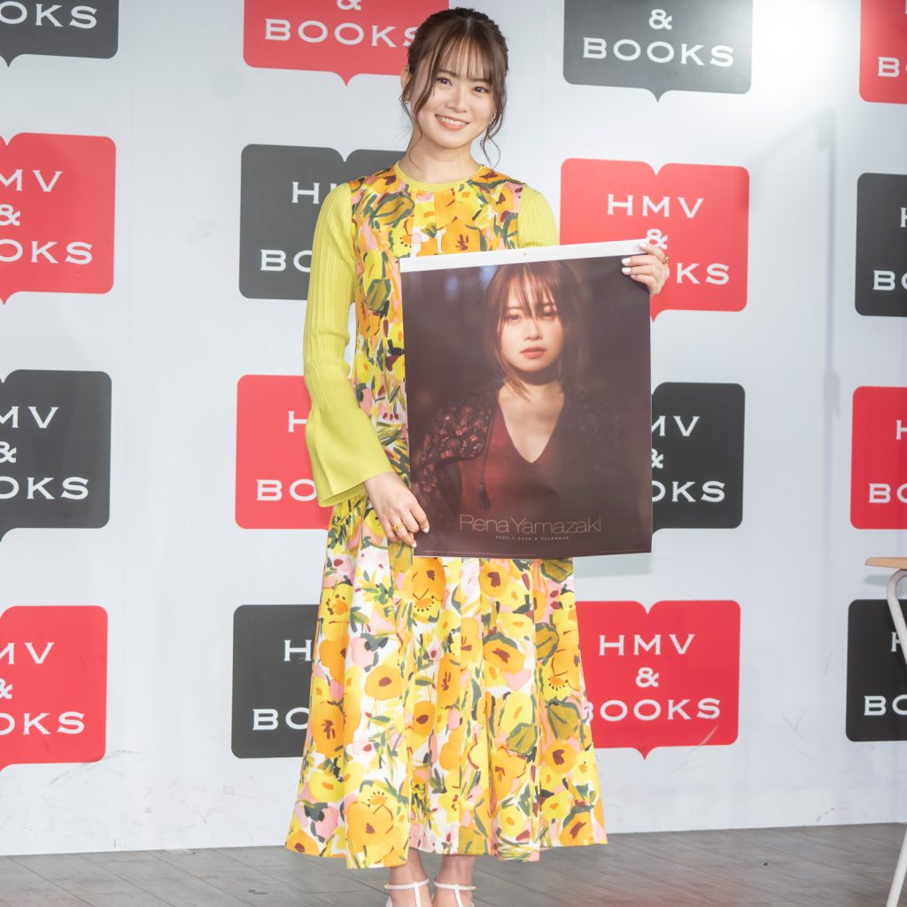 山崎怜奈が『山崎怜奈2025.4-2026.3カレンダー(壁掛け／卓上)』発売記念取材会に出席