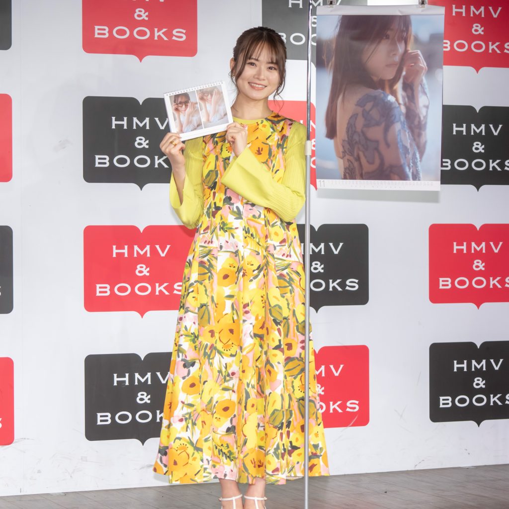 山崎怜奈が『山崎怜奈2025.4-2026.3カレンダー(壁掛け／卓上)』発売記念取材会に出席