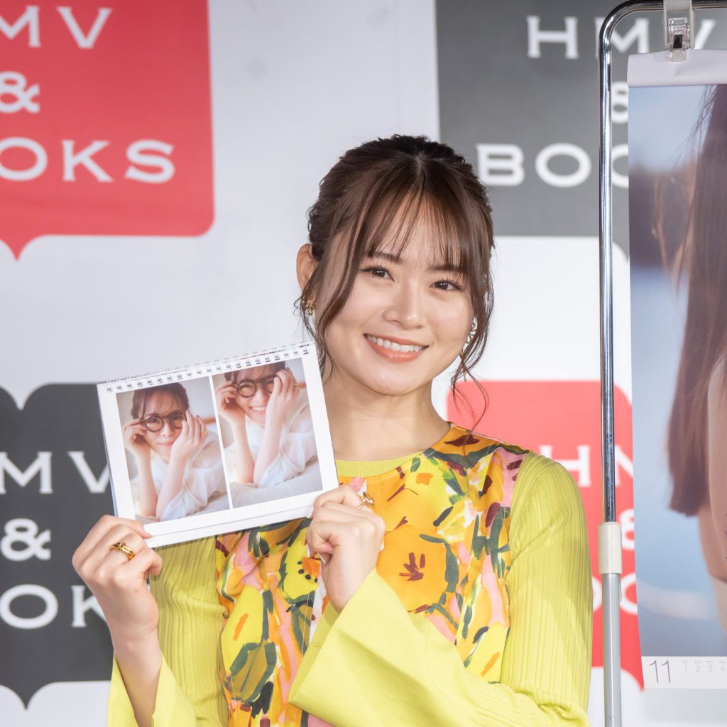 山崎怜奈が『山崎怜奈2025.4-2026.3カレンダー(壁掛け／卓上)』発売記念取材会に出席