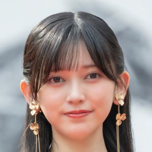 乃木坂46池田瑛紗の圧倒的スタイル姿に「これぞ美脚!」「天使コスプレもいい」の声
