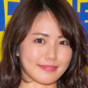 磯山さやか、愛犬とのツーショットがキュート過ぎる「ほのぼのしてて良いお写真」「さやかさんもリリーちゃんもステキ!」