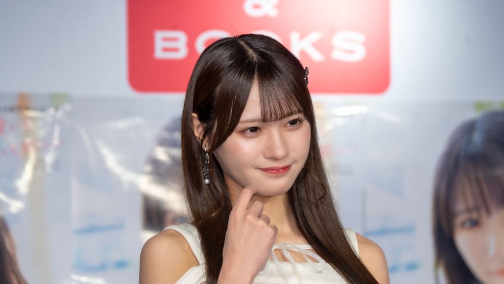 SKE48・中野愛理が1st写真集『可愛いと言って欲しい』発売記念取材会に出席