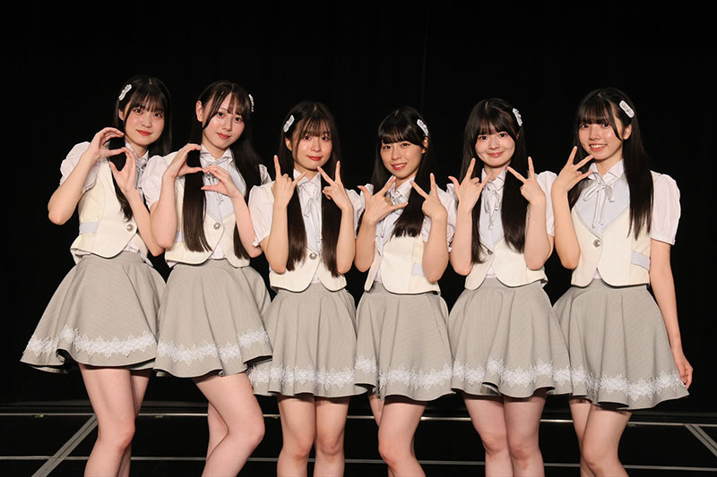 昇格メンバー、左から桒原椿、南澤恋々、雲井紗菜、倉本羽菜、近藤海琴、太田愛恵
