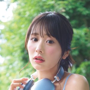 ノイミー尾木波菜、愛くるしさ満点…透明感あふれるグラビアショット