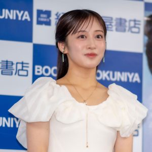 NMB48川上千尋、メンバー&OGの写真集を参考に「端から端まで見て勉強しました(笑)」