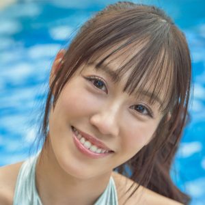 レースアンバサダー10周年…霧島聖子、1st写真集発売決定!お気に入りは表紙カット「海岸での夕景ショットなんですが…」