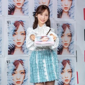 AKB48小栗有以、初めてお馬さんと撮影…きっかけはオグリキャップ?