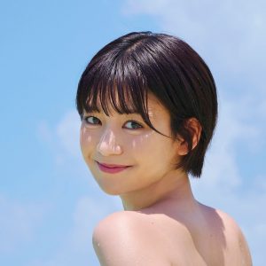“ショートカット美女”が3年ぶりのグラビアDVD…小悪魔姿で誘惑