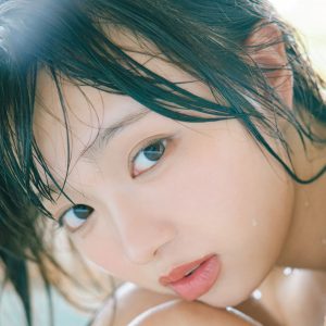 バスルームの神秘的なカットが表紙に…蒔埜ひな1st写真集のタイトルが『環の光』に決定