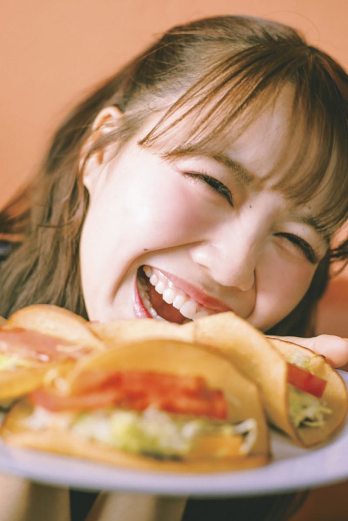 『超ときめき♡宣伝部 吉川ひより1st写真集』より