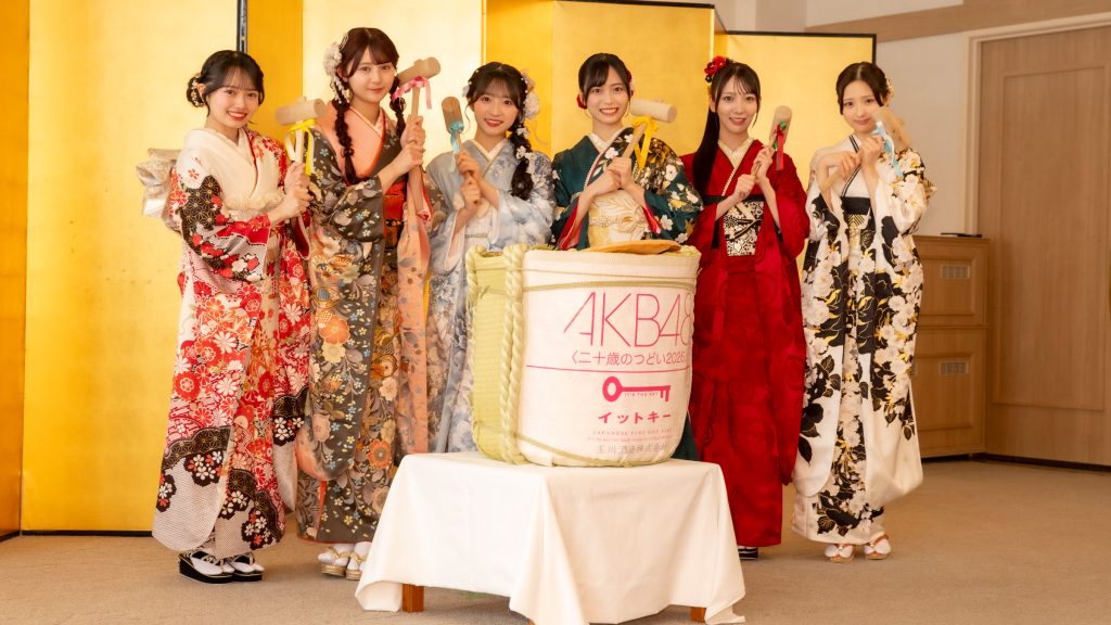 『AKB48 二十歳のつどい 2026』より左から花田藍衣、久保姫菜乃、秋山由奈、新井彩永、工藤華純、迫由芽実