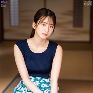 乃木坂46菅原咲月、大人っぽい装いのグラビアショット