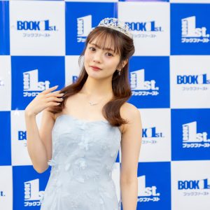 宮田愛萌、透明感あふれるドレスとティアラで祝う28歳 “お姉さん”な私に出会う日