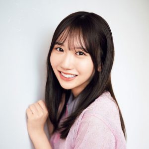 日向坂46藤嶌果歩、白いベランダで可憐なグラビアショット