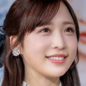 AKB48小栗有以、もぐもぐ姿に反響!人気タレントとのツーショットも