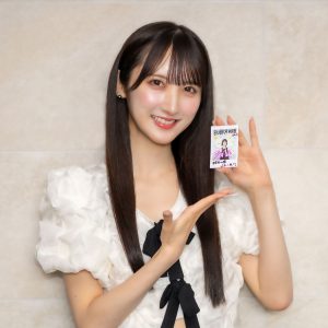 【プレゼント】AKB48・長友彩海さんのサイン入りチェキを1名様に!1st写真集『予定外の瞳』発売記念