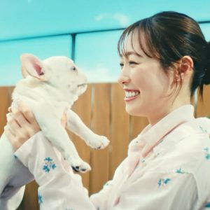 「こんなにかわいいんだ!」福原遥が出会った、忘れられない子犬との一瞬