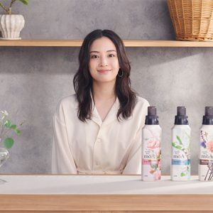 広瀬すず、花々の香りに包まれて詩を朗読 お気に入りは『オー・ローズ』