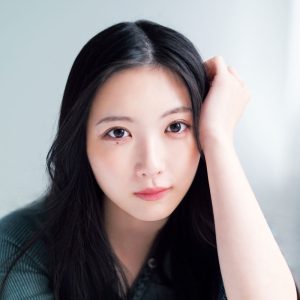櫻坂46谷口愛季、透明感あふれるフォトグラフ『週刊少年マガジン』表紙を飾る 初の表題センター曲もリリース