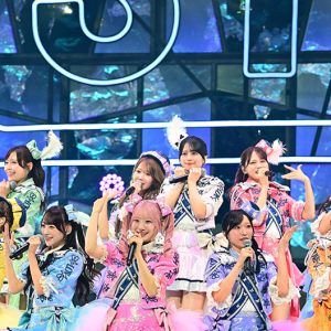 =LOVE、マーチング衣装で『STARフェス』へ 甘さと迫力の8曲で沸かせる